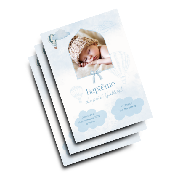 Invitation baptême garçon ou fille thème montgolfière voyage. Faire-part carte personnalisée avec motif de ballon d'air chaud, nuages et ciel bleu/pastel. Style "Un voyage commence".